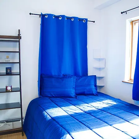BrightonBeach3-Comfy Room-Close Ocean